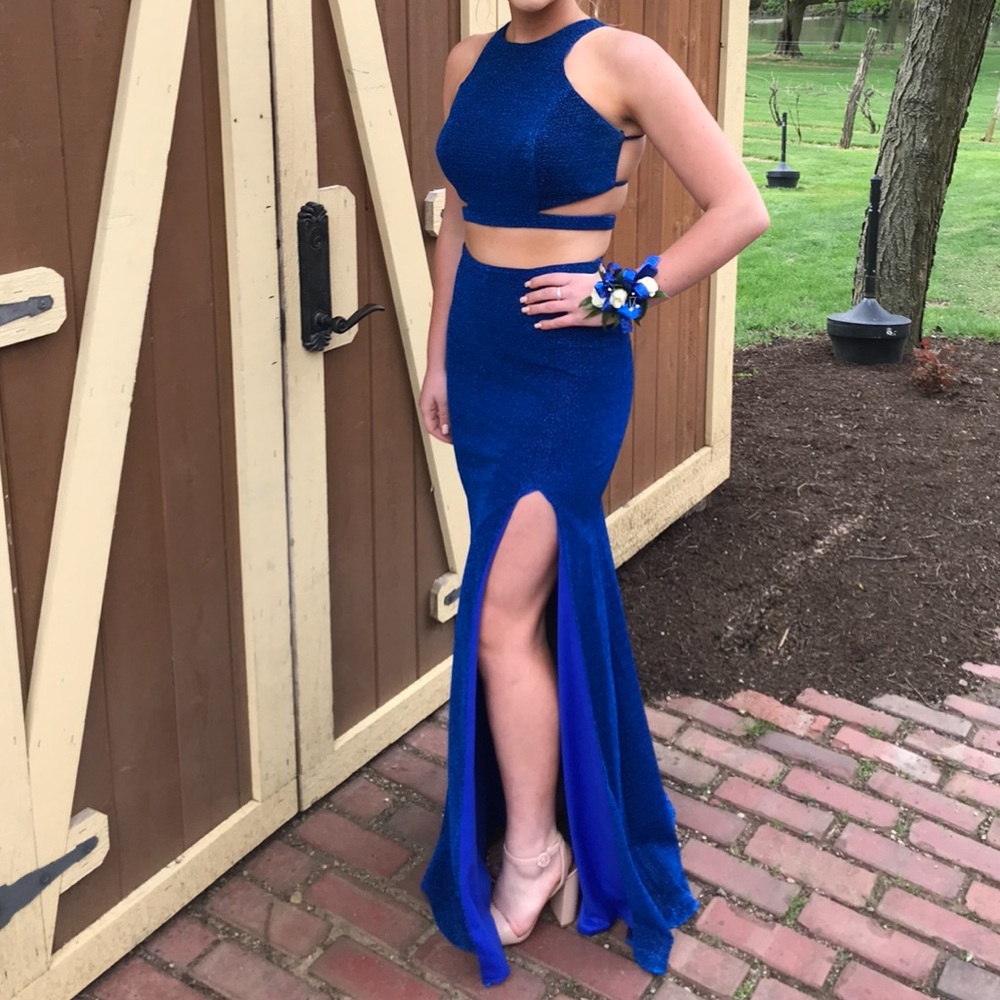 Blue prom dress 💙